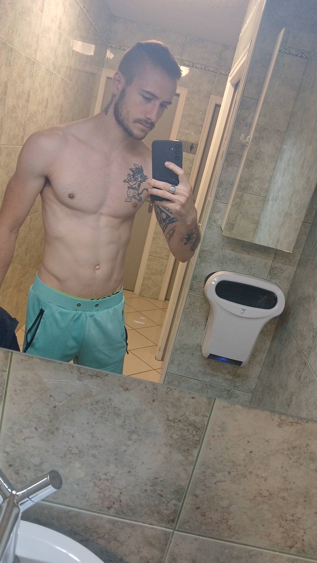 Larbi - Châtel-St-Denis - Fribourg | Gay